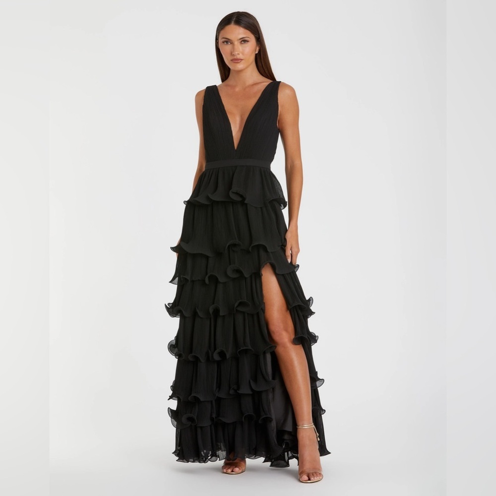 IEENA FOR MAC DUGGAL 49054 NWT
Black Sleeveless Ruffle Tiered V Neck Gown